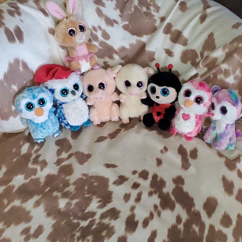 Bundle of ty toys.